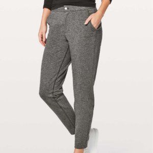 Lululemon City Trek 7/8 Trouser in Heathered Black